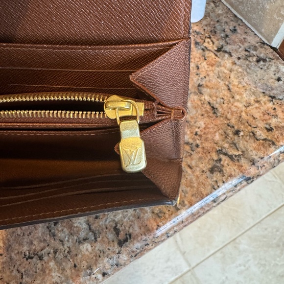 Louis Vuitton Monogram Sarah Wallet - Picture 7 of 12